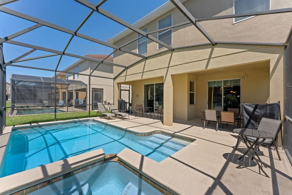 Swimming pool, Swimming pool