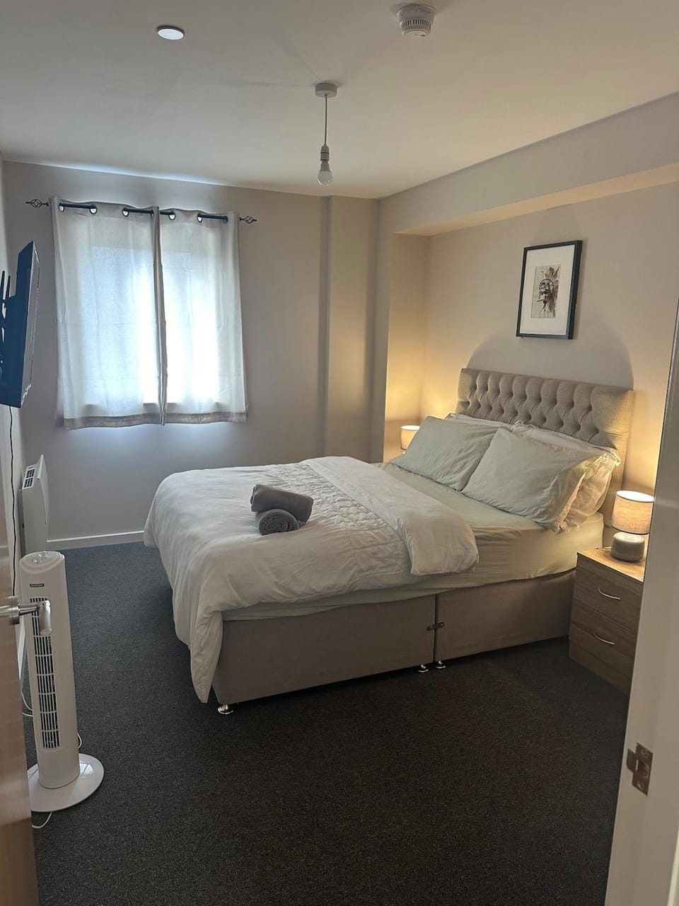 Bed, TV and multimedia, Bedroom