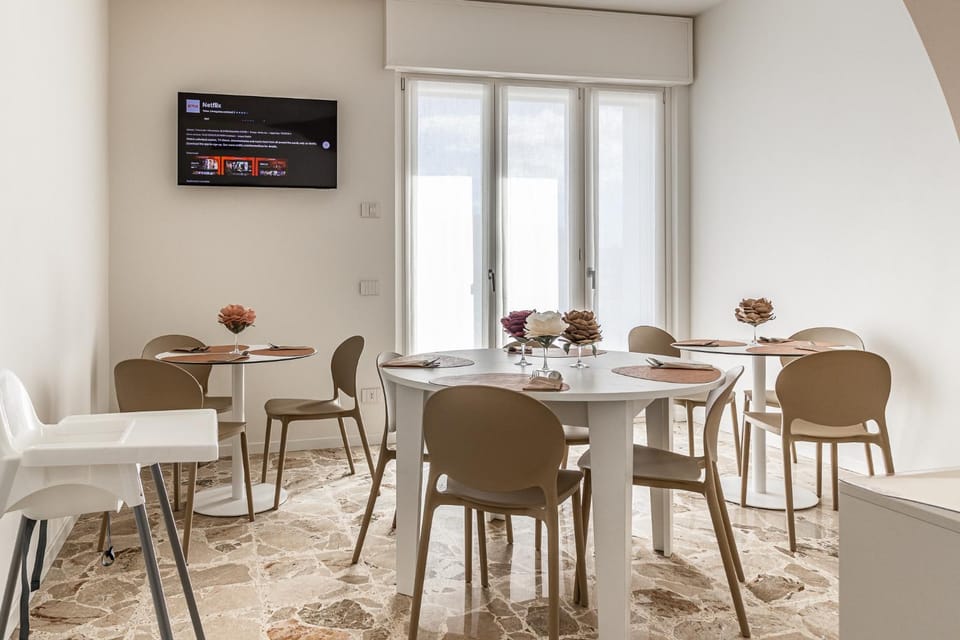 TV and multimedia, Living room, Seating area, Breakfast, Continental breakfast, Buffet breakfast, Italian breakfast, American breakfast