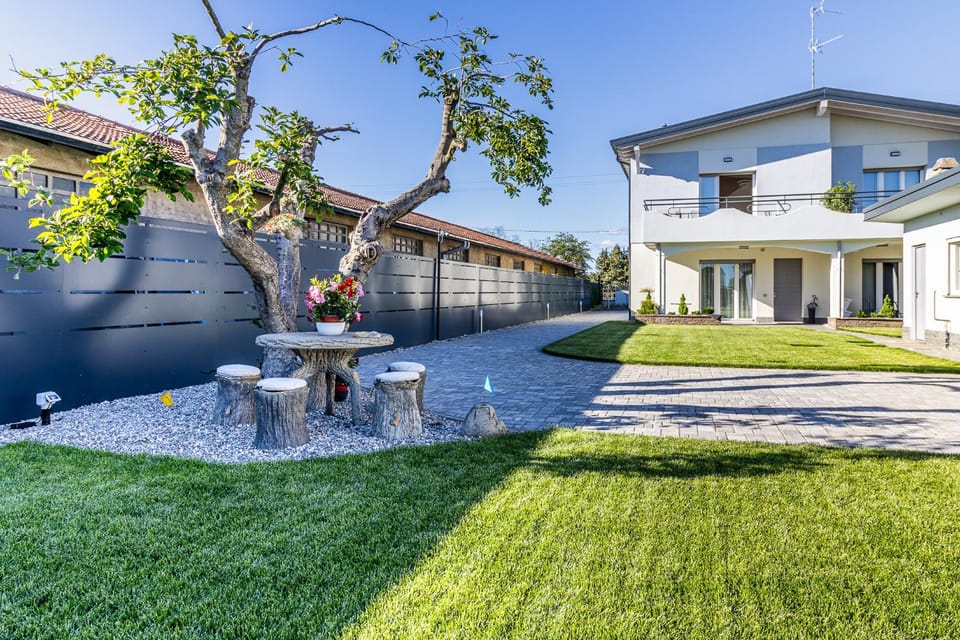 Property building, Day, Garden, Garden view, Breakfast