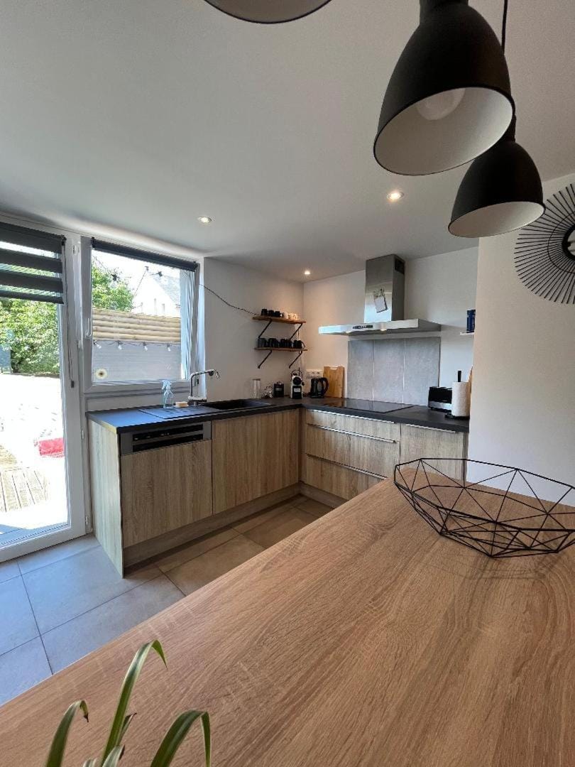 Kitchen or kitchenette, Dining area, stove