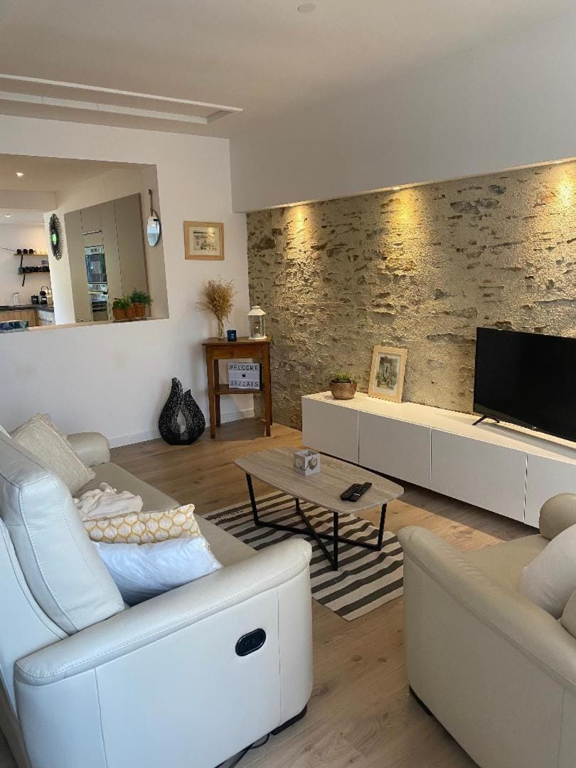 Charmante maison en pierre, avec terrasse et jardin privé Apartment in Pays de la Loire