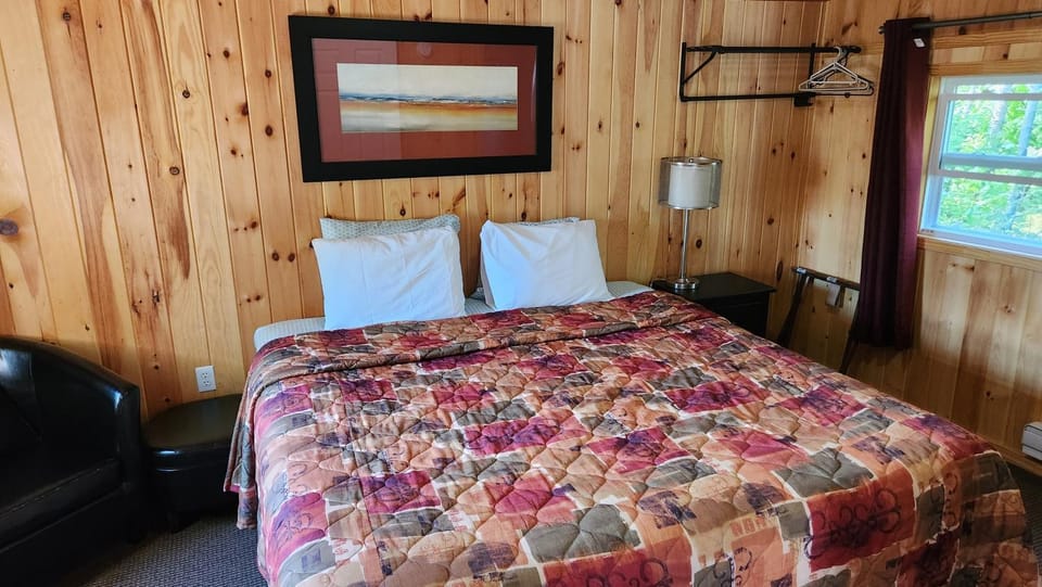 Millstream Cottages Chalet in Prince Edward County