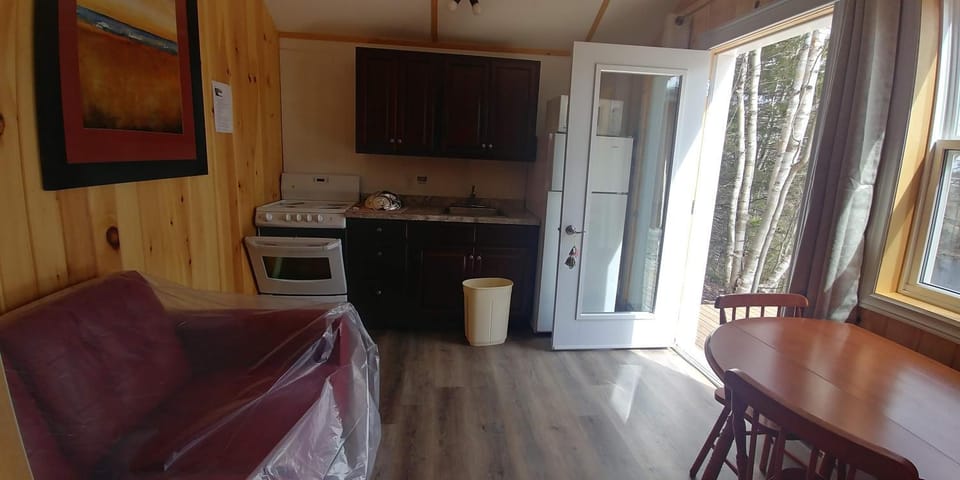 Millstream Cottages Chalet in Prince Edward County