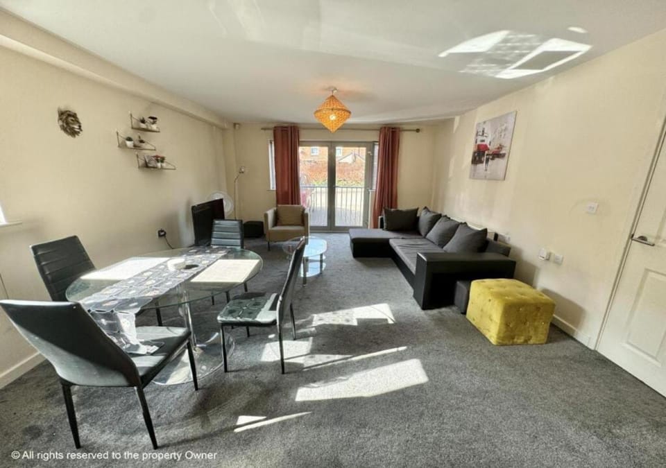 Modern Home Near Coventry City Great Location & Easy Access Apartment in Coventry