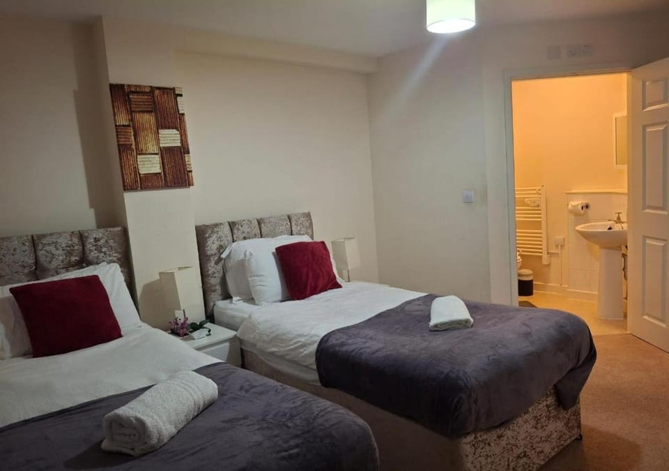 Modern Home Near Coventry City Great Location & Easy Access Apartment in Coventry