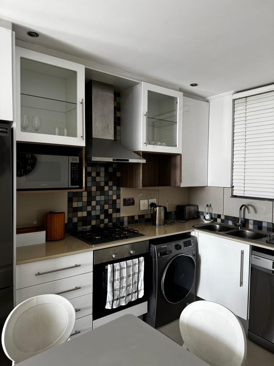 Kitchen or kitchenette, dishwasher