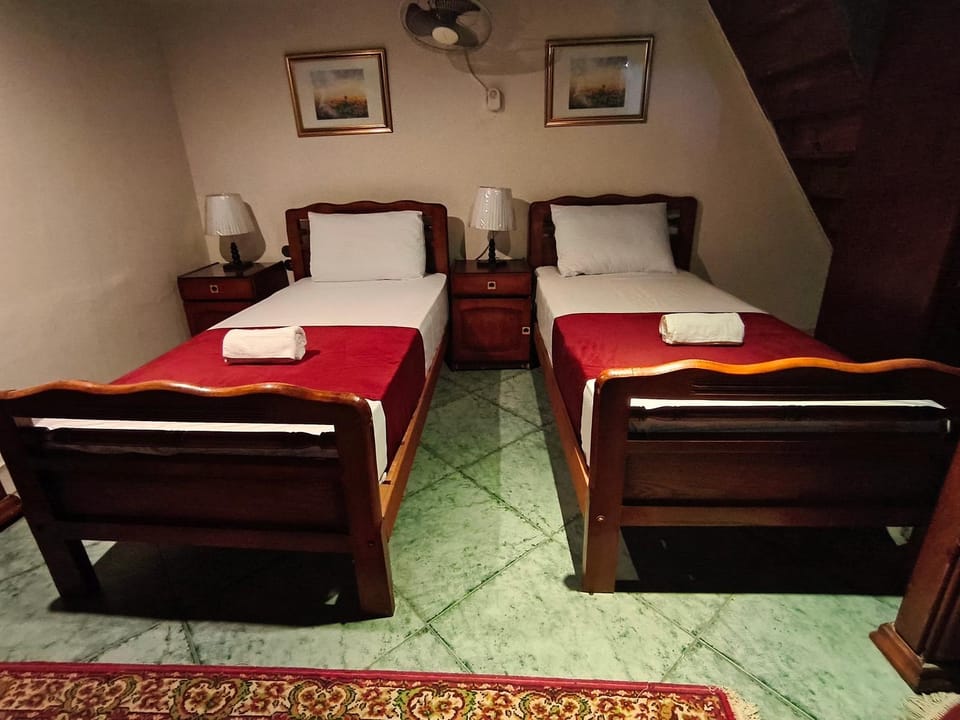 Bed, Decorative detail, Bedroom, towels