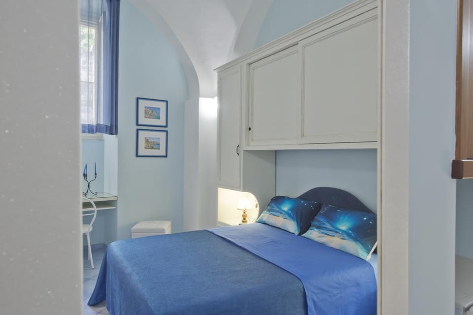 Shower, Bathroom, TV and multimedia, Photo of the whole room, Bedroom