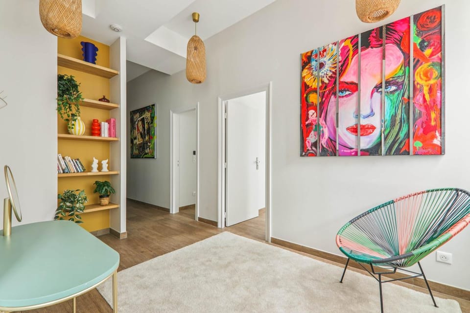 Living room, Decorative detail, Seating area, Dining area