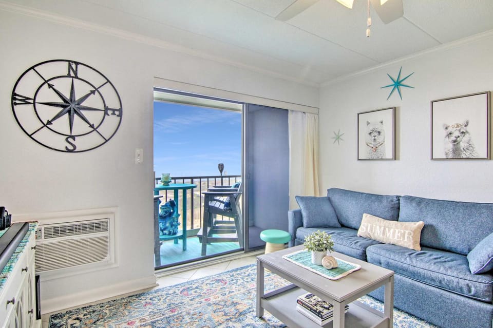 View (from property/room), Living room, Seating area, air conditioner