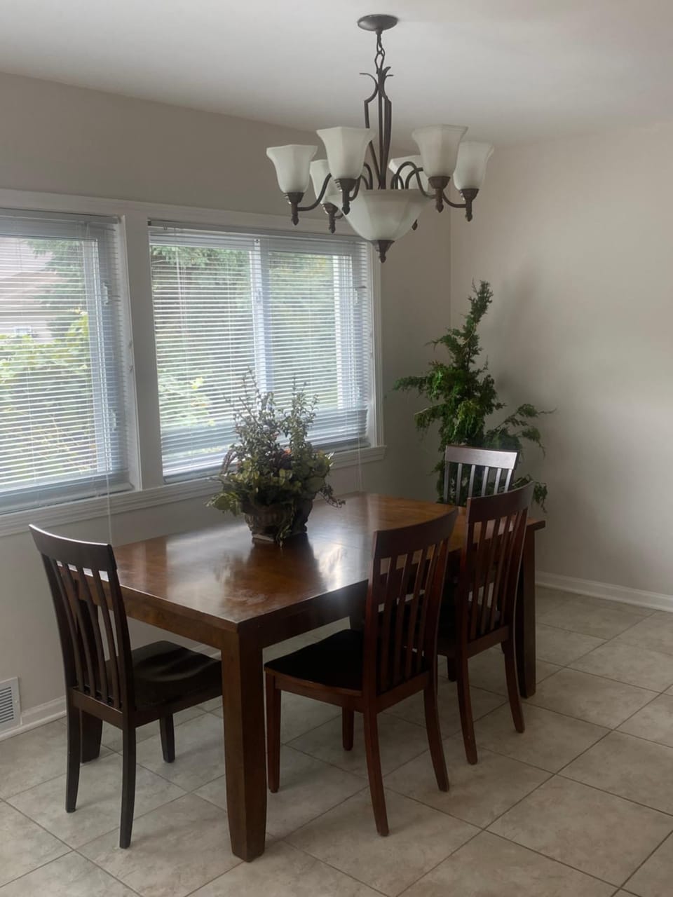Cozy Gurnee Home Near Six Flags and Base House in Gurnee