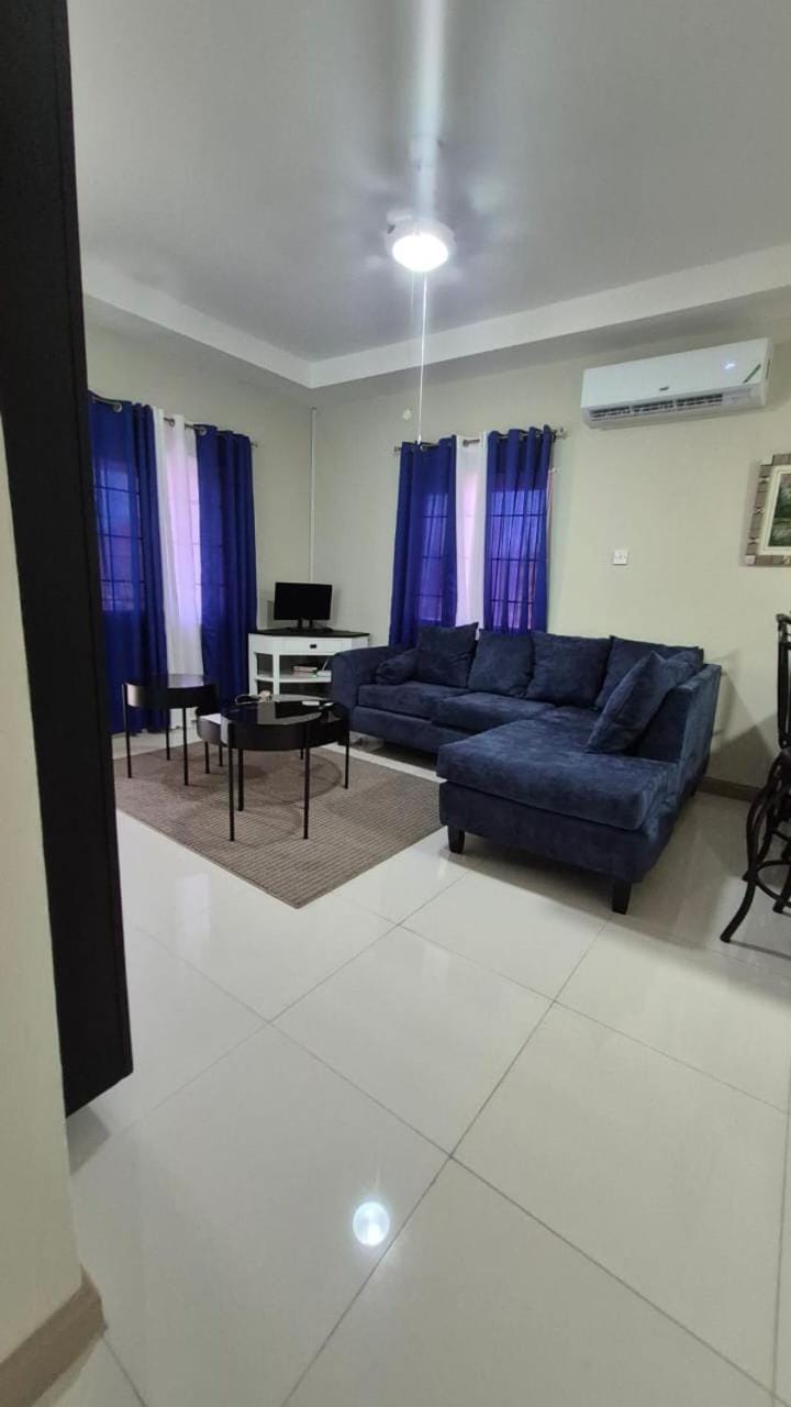 Cozy Home at Lancewood Meadows with pool access House in Ocho Rios