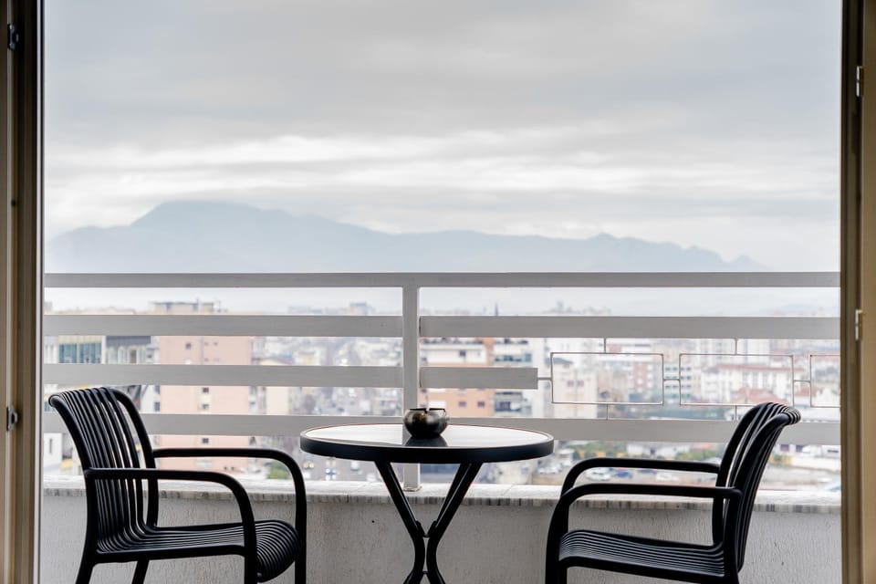 Natural landscape, View (from property/room), Balcony/Terrace, Seating area, Mountain view