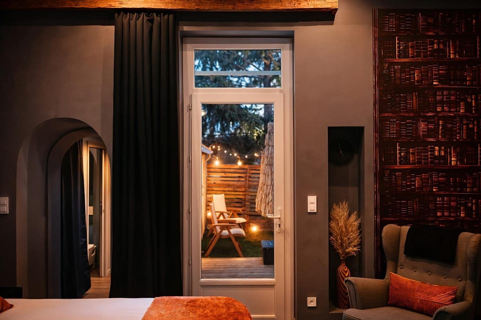 Toilet, Patio, Bed, View (from property/room), Living room, Decorative detail, Seating area, Bedroom, Garden view, internet