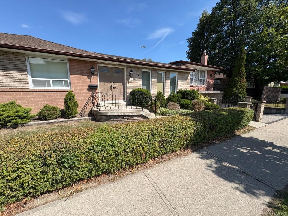 9mins airport 1 min to shopping mall Bed and Breakfast in Toronto