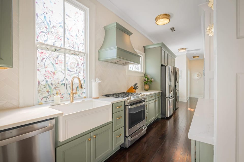 Rooftop & Hot Tub & Parking - 3 Blocks to King House in Charleston