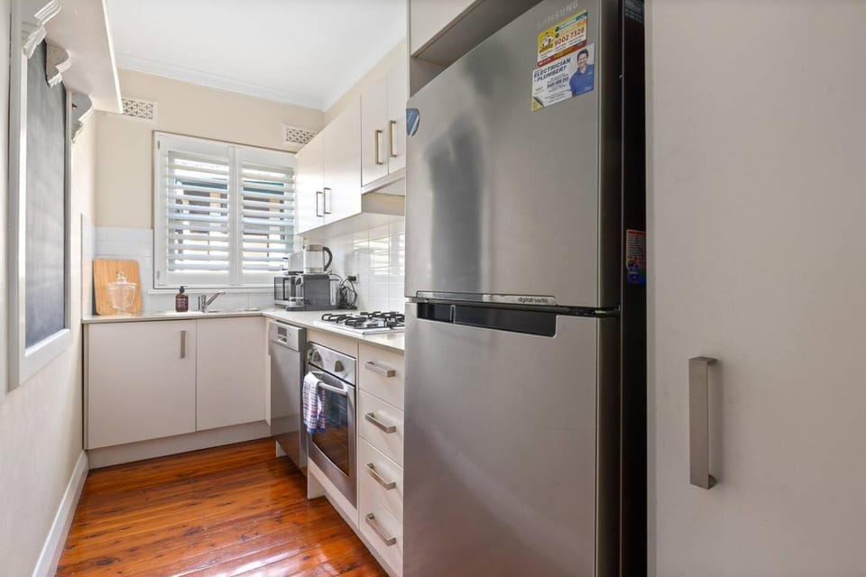 Kitchen or kitchenette, Other, dishwasher, oven, stove