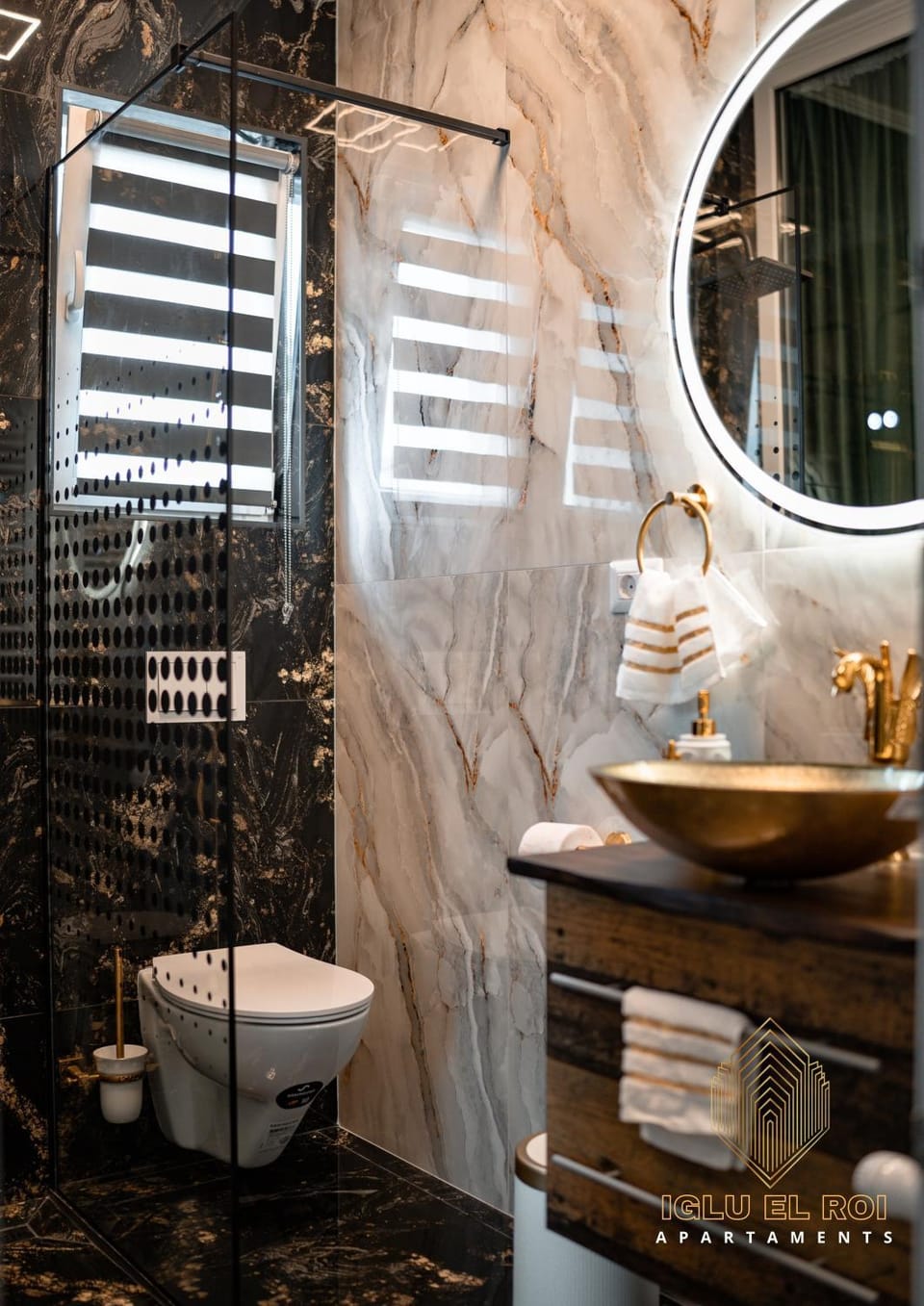 Shower, Toilet, Bathroom, towels