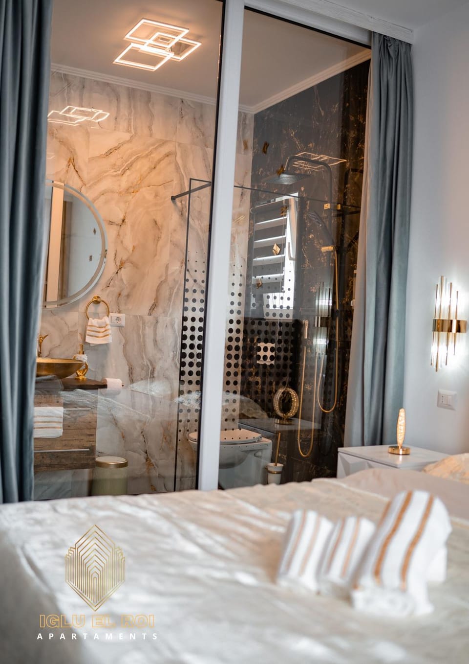 Shower, Bed, Bathroom, Bedroom, towels