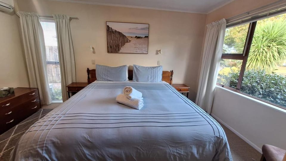Parkview Retreat- 3 Bedrooms and 3 Bathrooms House in Napier