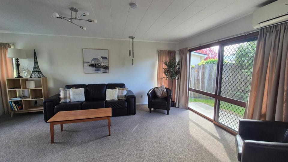 Parkview Retreat- 3 Bedrooms and 3 Bathrooms House in Napier