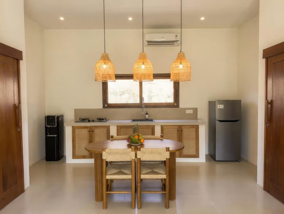 Dining area, kitchen