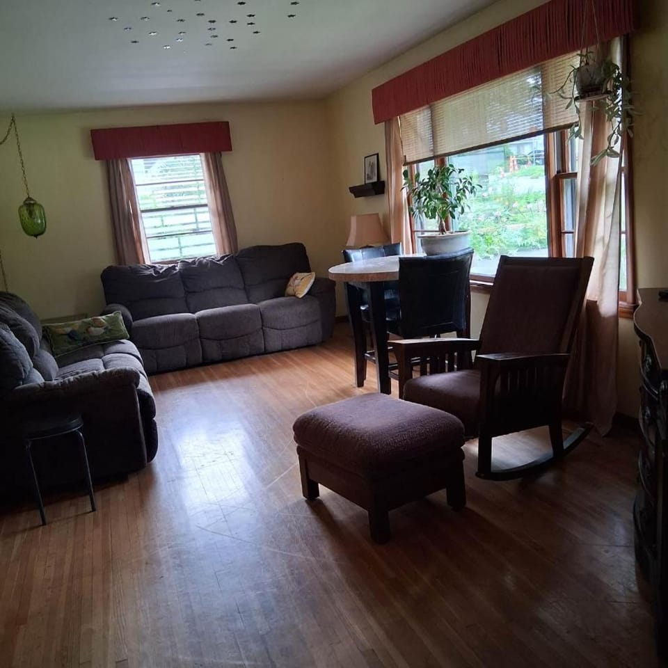 Fully Updated 3-Bedroom Ranch with Stylish Interiors, Full Furnishings, and Backyard Hangout Spaces House in Iowa City