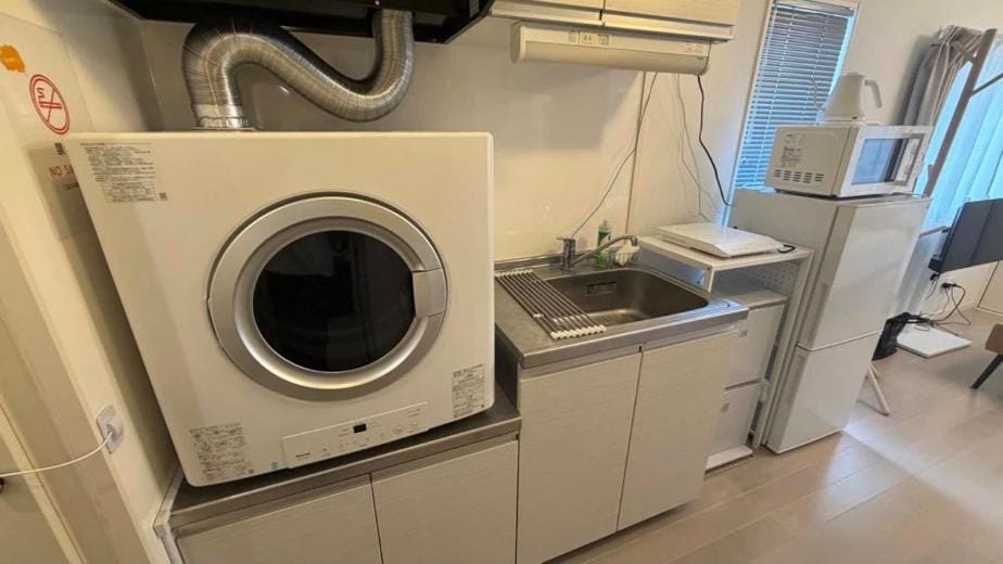 Kitchen or kitchenette, dryer
