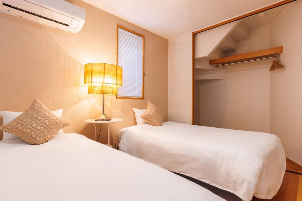 Bed, Photo of the whole room, Bedroom, air conditioner