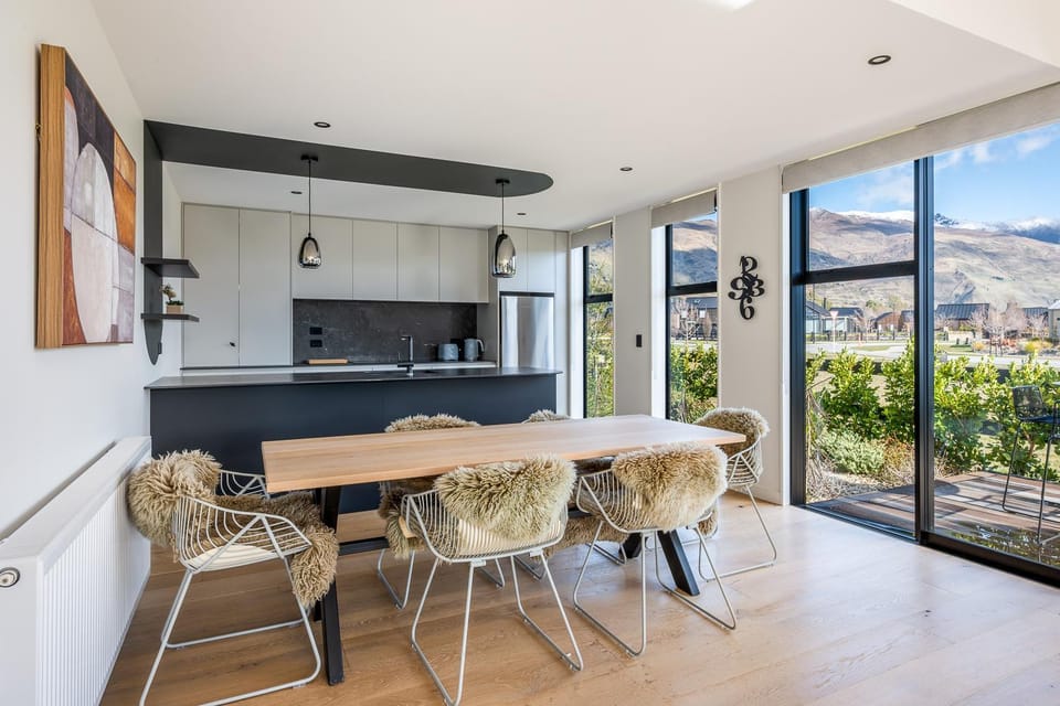 Natural landscape, Kitchen or kitchenette, Dining area, Mountain view