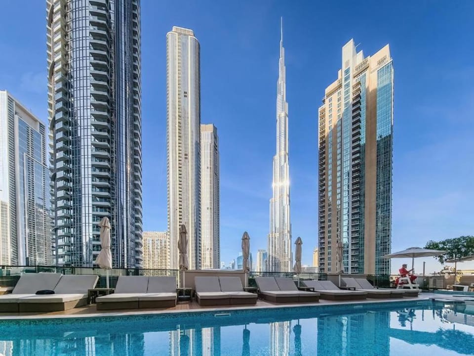 Property building, Day, City view, Swimming pool, Swimming pool, sunbed