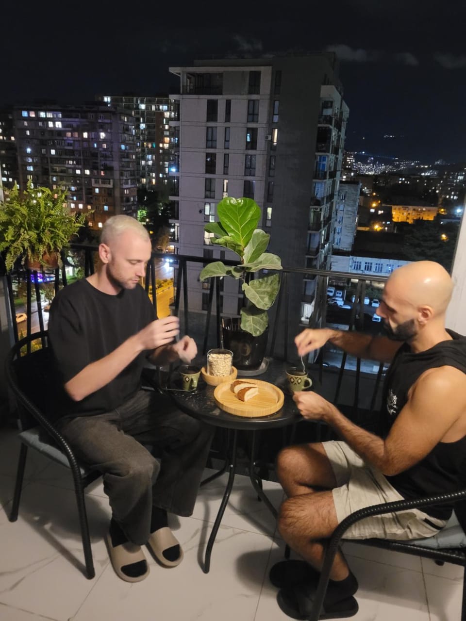 Night, Food and drinks, Guests