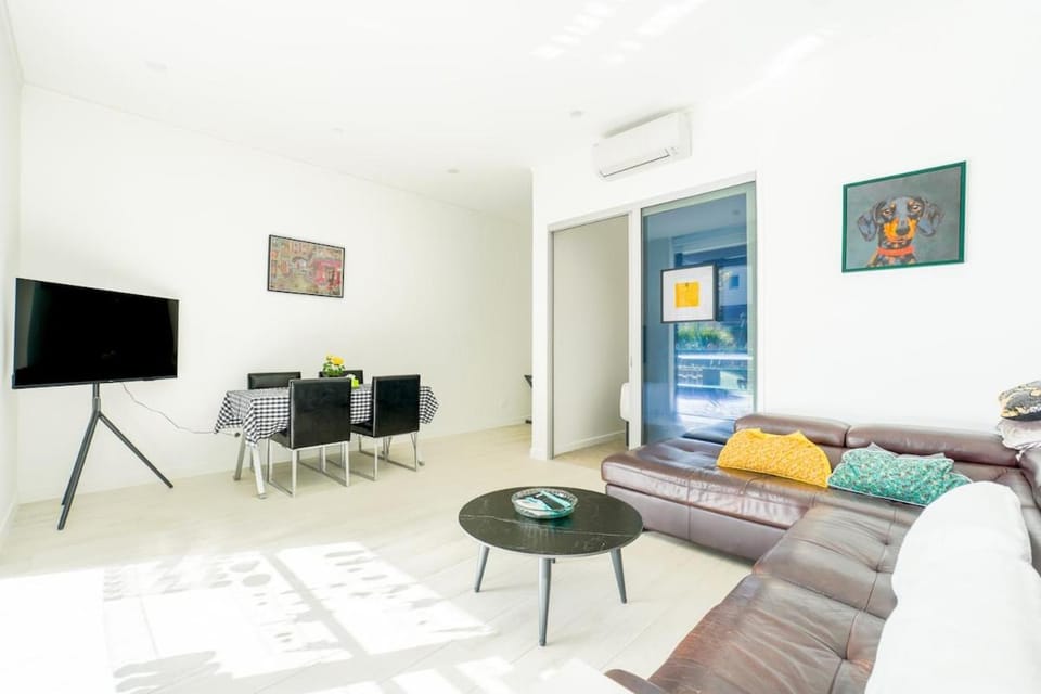 Spacious 2 Bedroom Close to City and Sky Tower Apartment in Auckland
