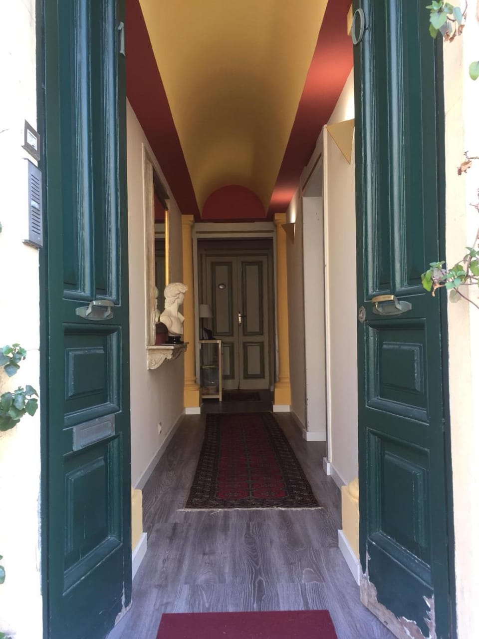 Facade/entrance