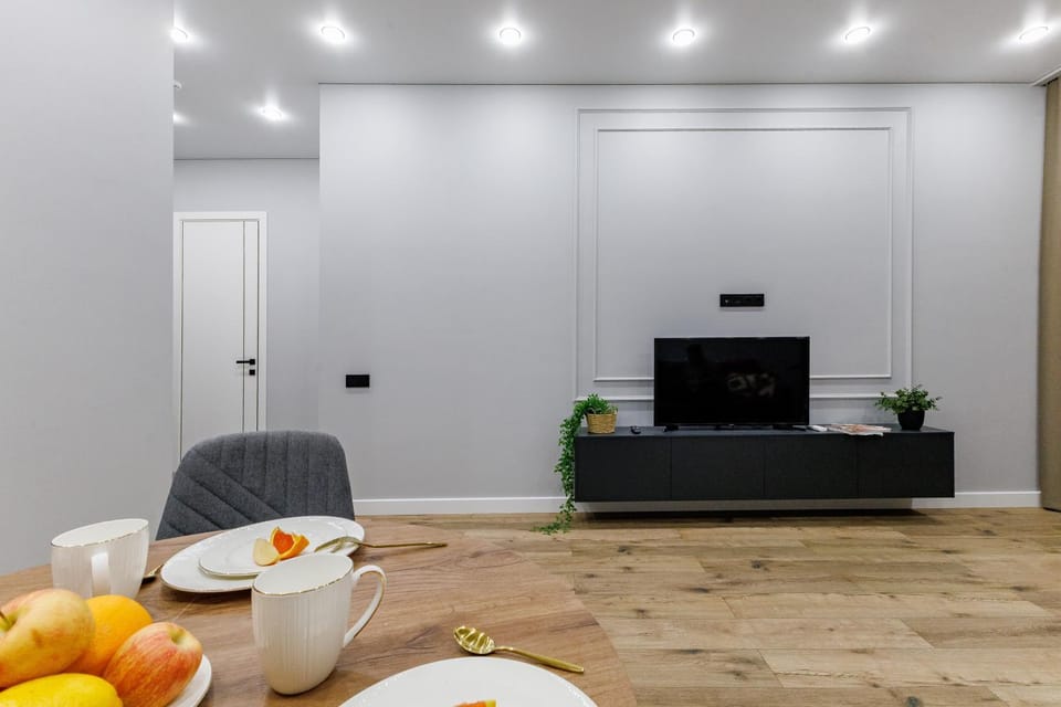 TV and multimedia, Living room, Seating area, Dining area