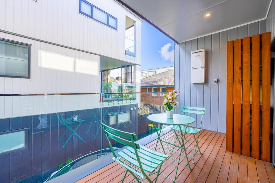 Cozy Brand New 2 Bedrooms Close to Takapuna Beach House in Auckland