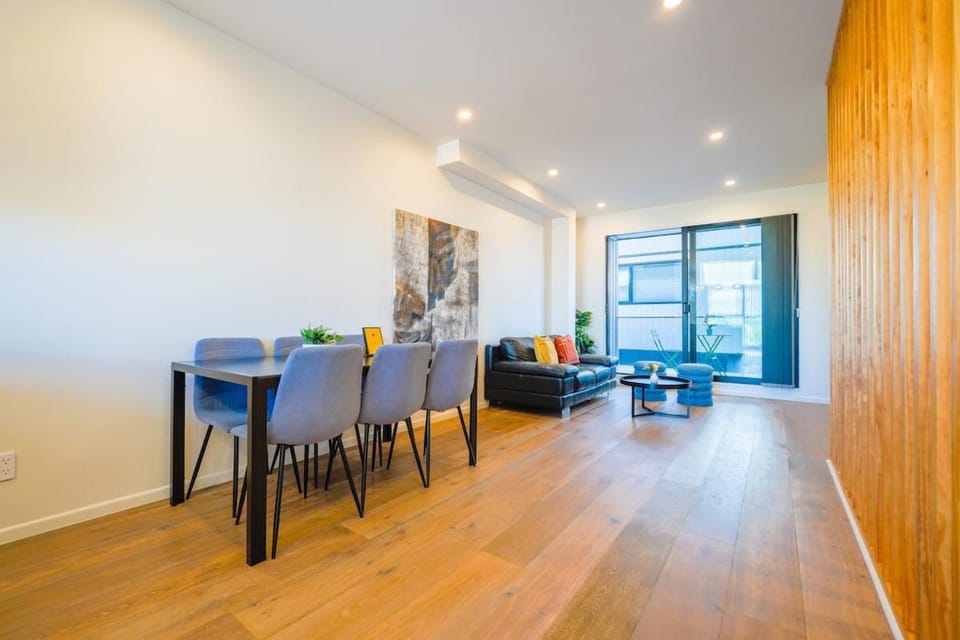 Cozy Brand New 2 Bedrooms Close to Takapuna Beach House in Auckland