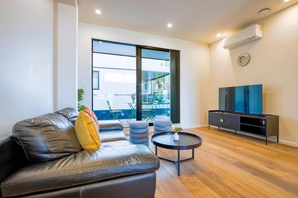 Cozy Brand New 2 Bedrooms Close to Takapuna Beach House in Auckland