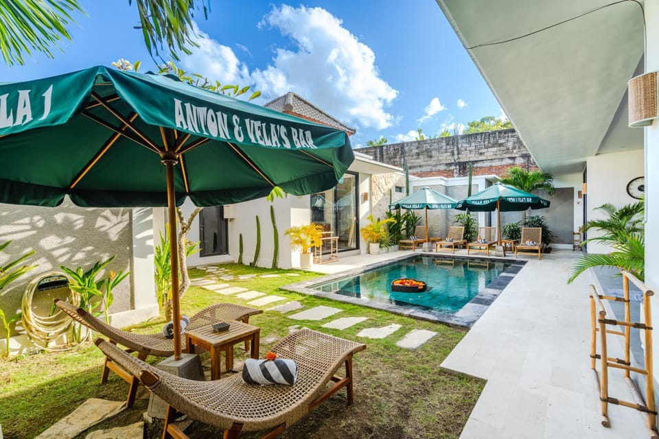 Swimming pool, sunbed