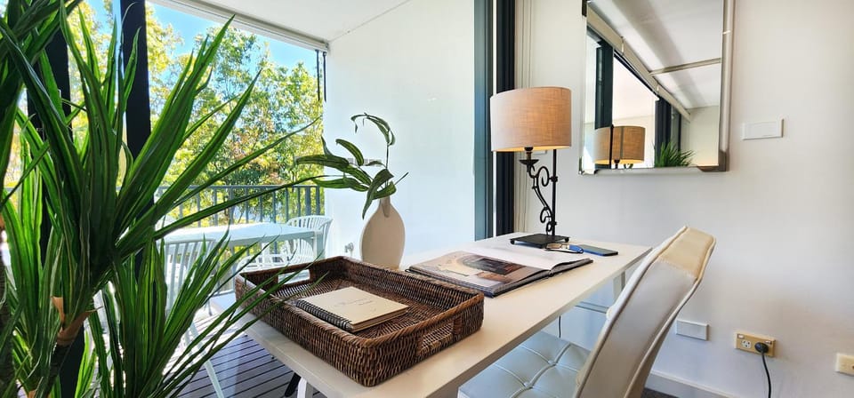 Sunlit & Peaceful Contemporary Apartment with Pool Apartment in Sydney
