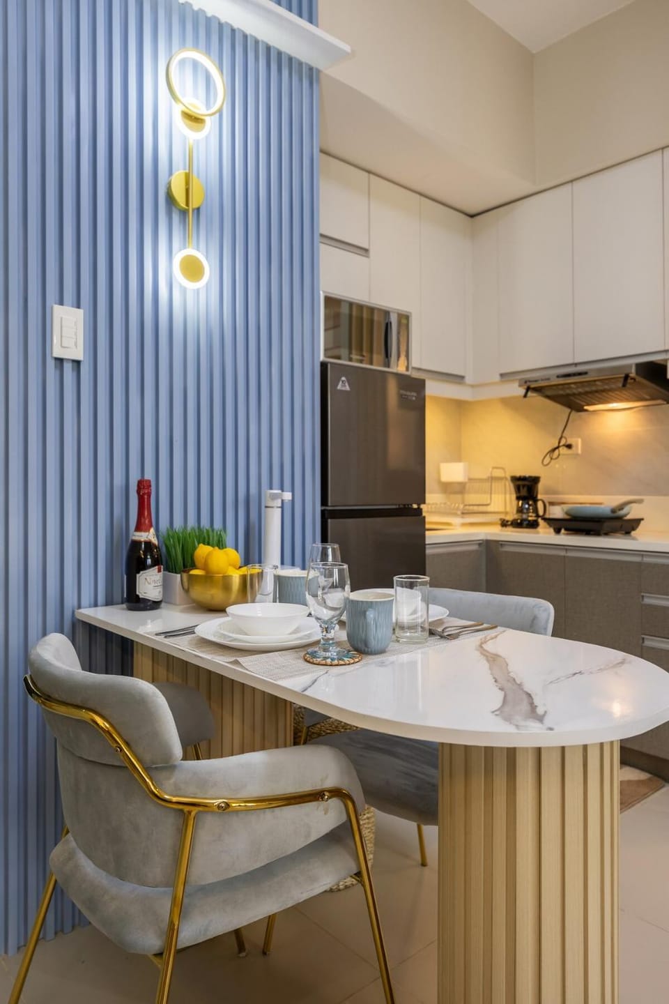 Kitchen or kitchenette, Dining area