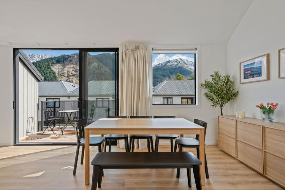 Central Queenstown Residence House in Queenstown