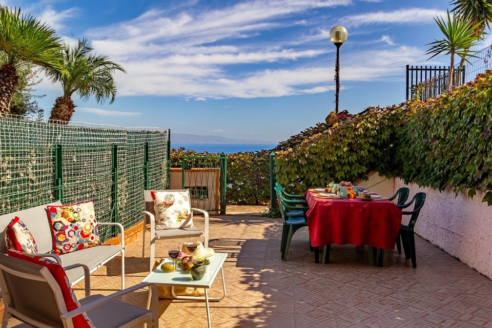Day, Natural landscape, View (from property/room), Balcony/Terrace, Dining area, Sea view