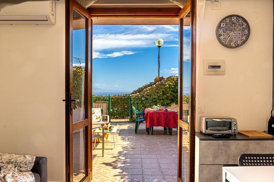 Day, View (from property/room), Dining area
