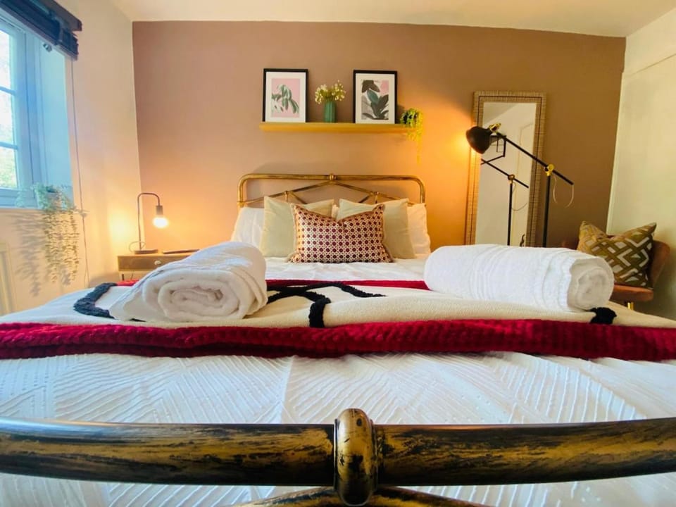 Bed, Photo of the whole room, Bedroom