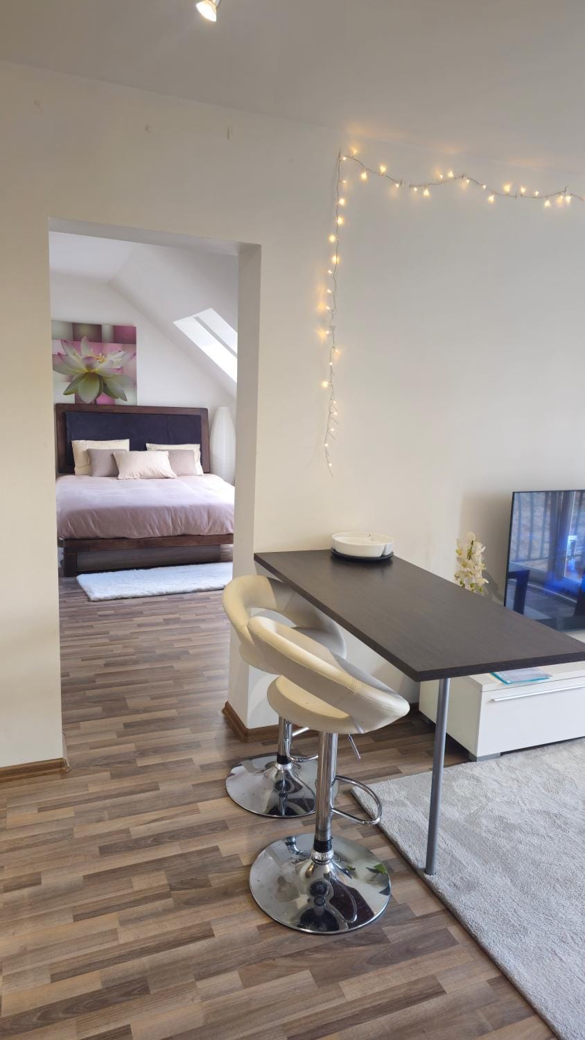 Bed, Living room, Photo of the whole room, Dining area, Bedroom