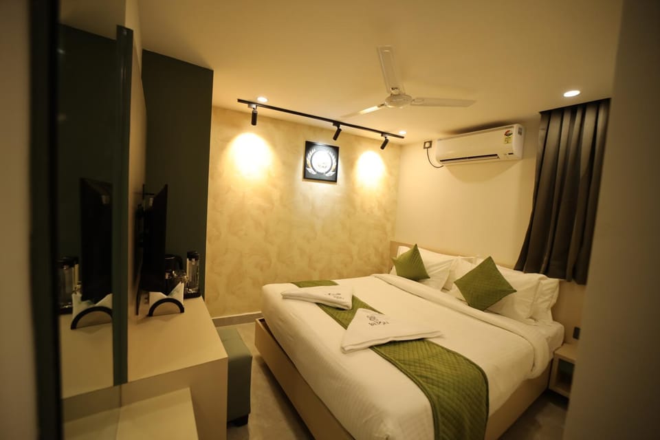 Bed, TV and multimedia, Photo of the whole room, Bedroom, air conditioner
