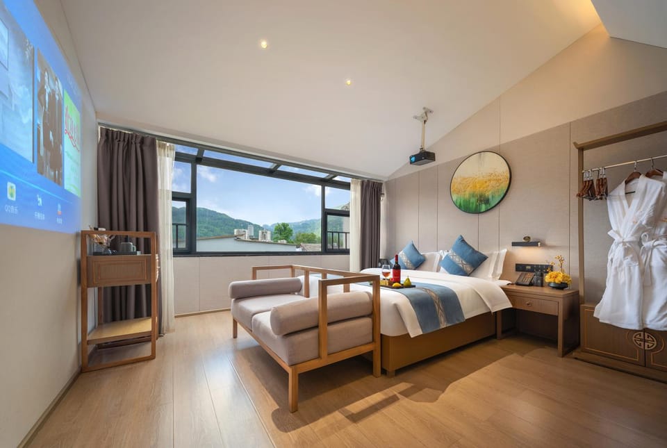 Bed, Natural landscape, TV and multimedia, Photo of the whole room, Mountain view