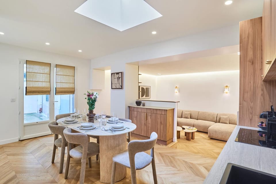 Seating area, Dining area